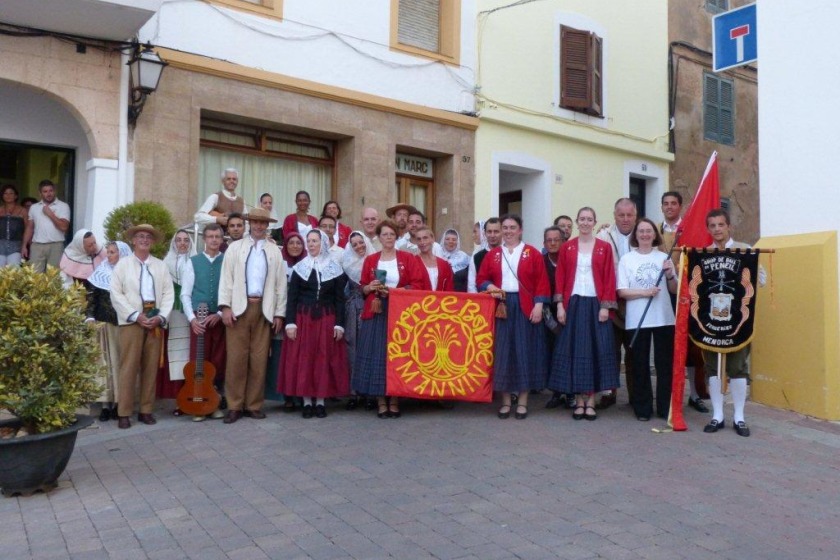 Perree Bane and Es Pennell dance groups