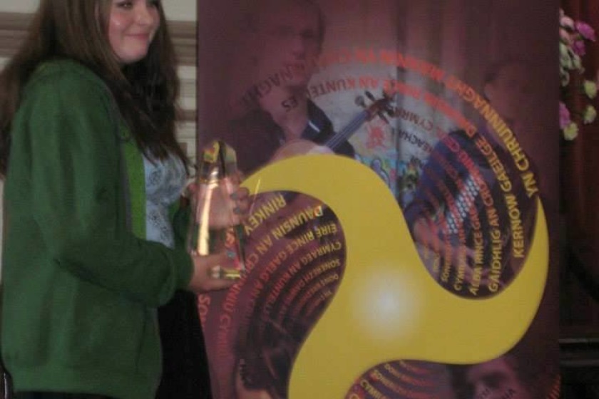 Isla Callister receiving the Manx Inspirations Yn Chruinnaght award 2013